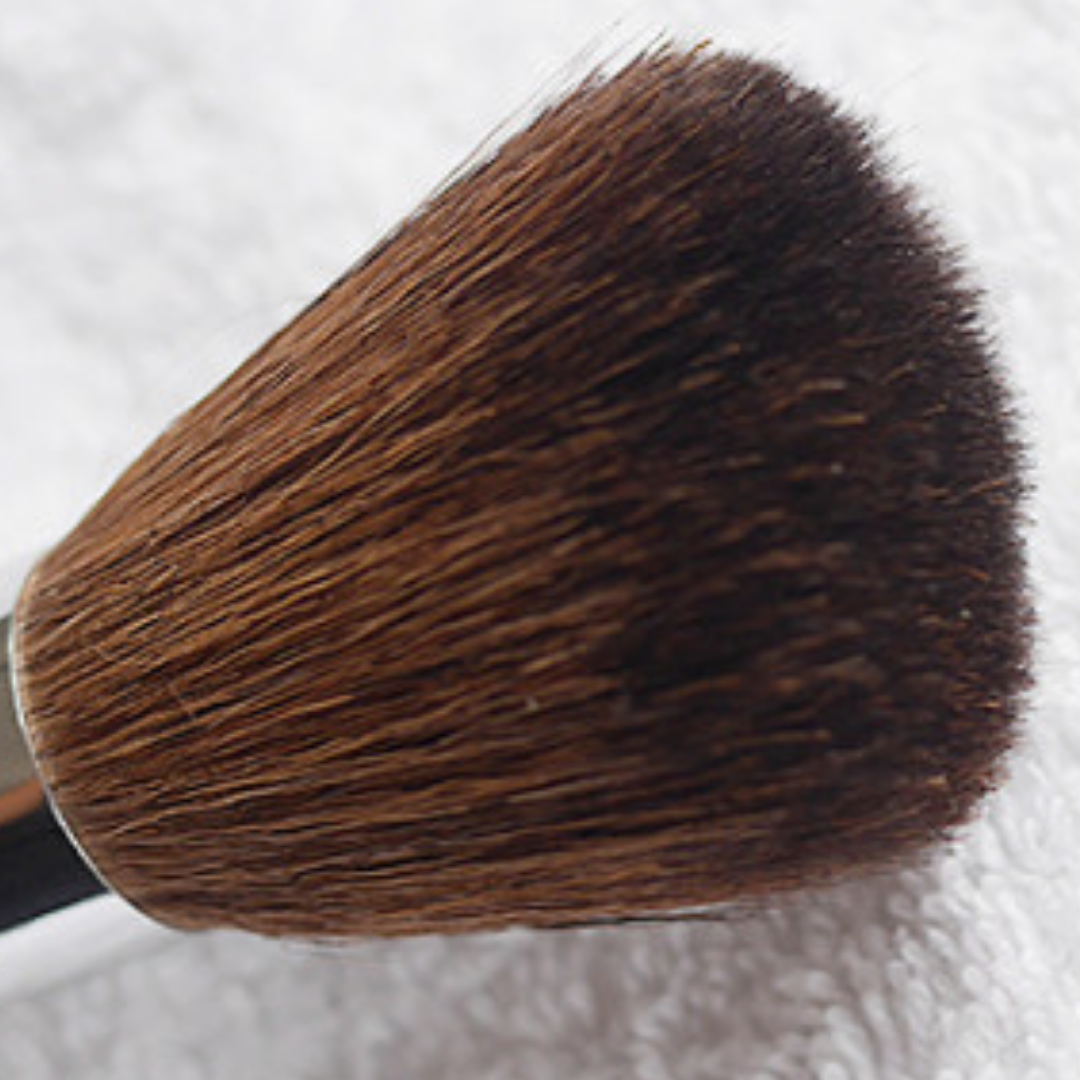 Powder brush with natural goat bristles